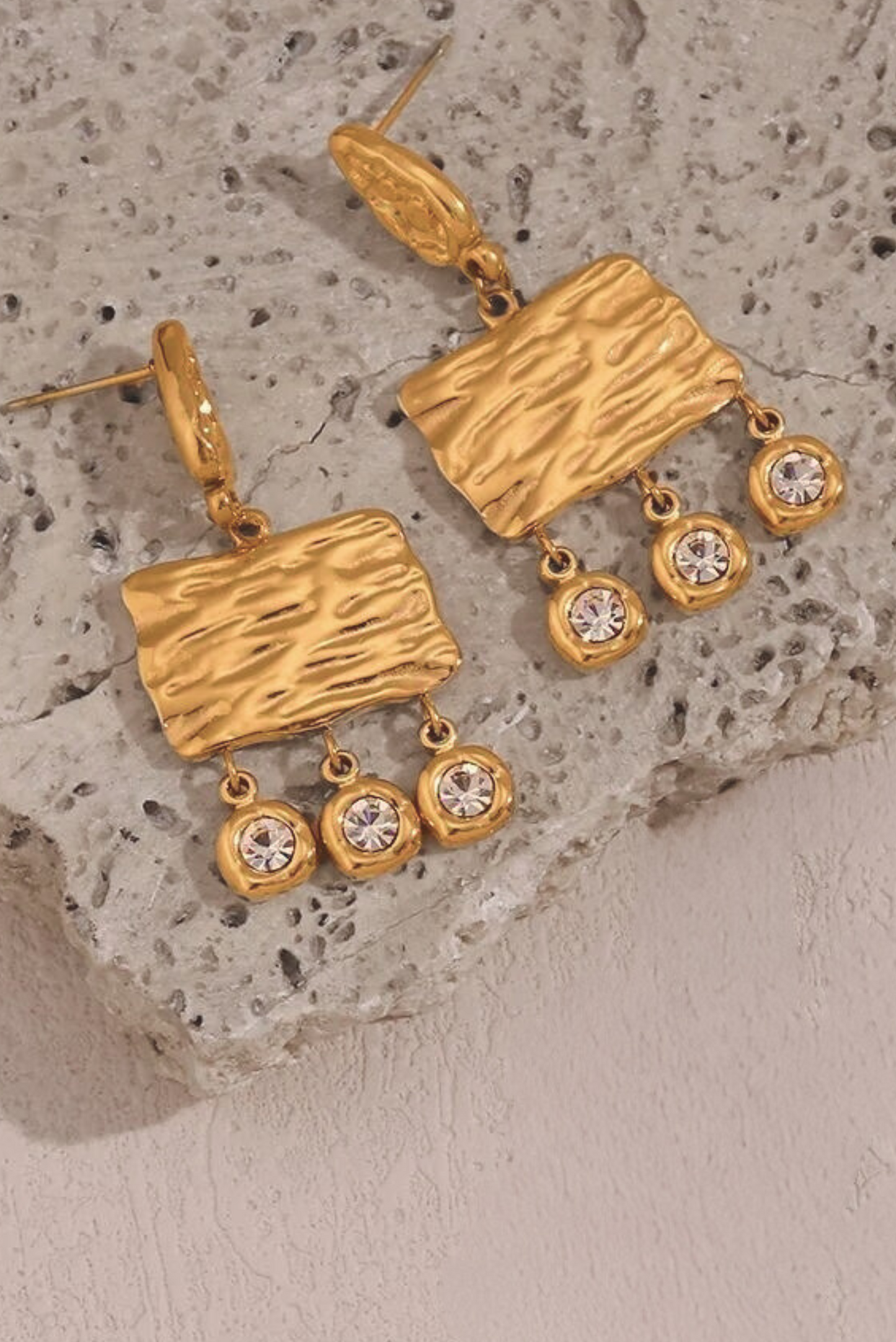 Pendientes oro pendientes dorados pendientes mujer pendientes grandes tous pandora pendiente para boda parfois pendiente elegante pendiente waterproof joyeria joyeria valencia joyeria suarez pendientes corte ingles corte ingles pdpaola pendientes pd paola aleyole ale y ole aristocrazy arena roja pendientes arenaroja singularu SINGULARU El corte ingles Apodemia bijou brigitte san saru sansarushop agatha paris tiffany CREU creushop vidal acus acuscomplementos mariadosases arena roja arena roja lepetitemarie