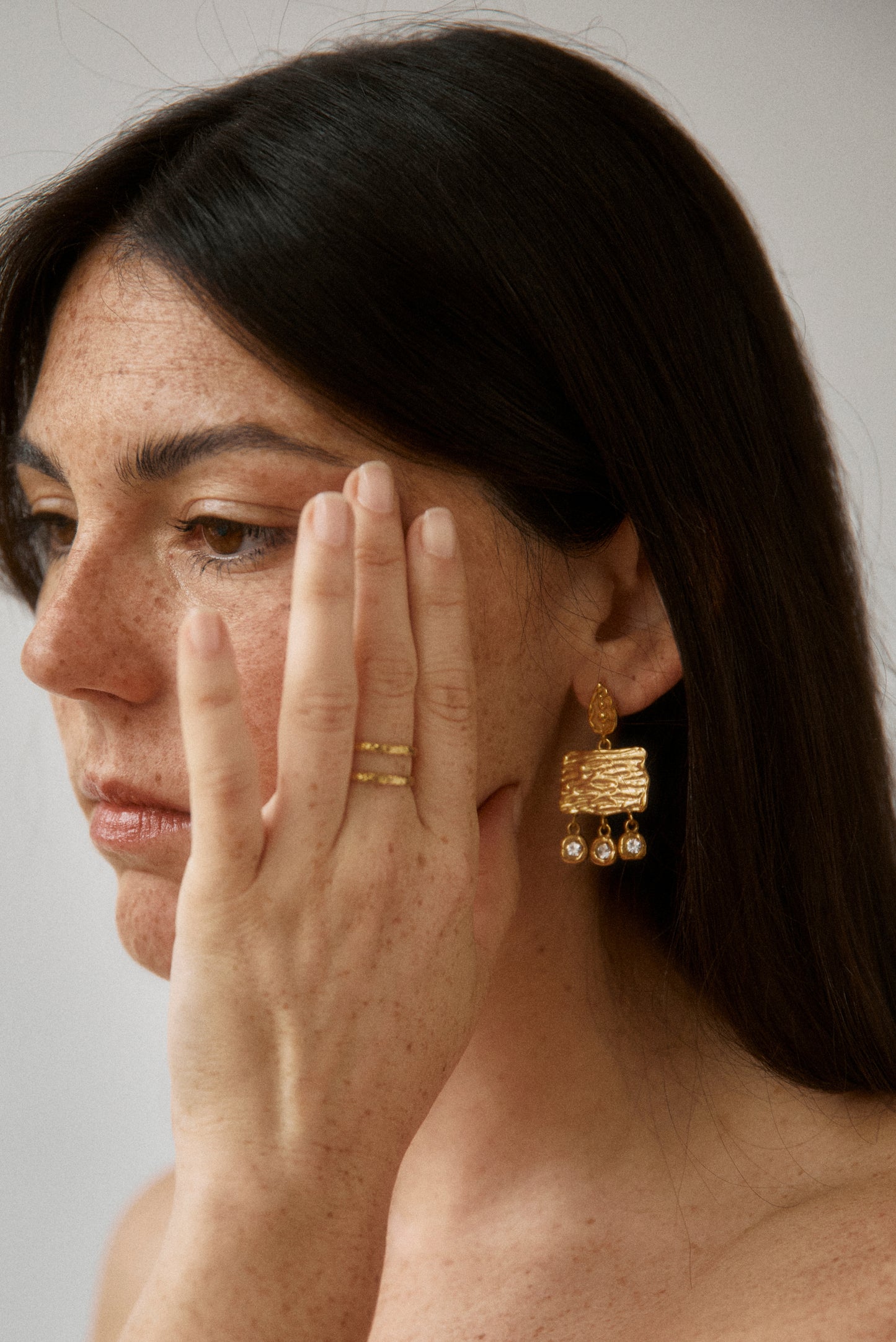 Pendientes oro pendientes dorados pendientes mujer pendientes grandes tous pandora pendiente para boda parfois pendiente elegante pendiente waterproof joyeria joyeria valencia joyeria suarez pendientes corte ingles corte ingles pdpaola pendientes pd paola aleyole ale y ole aristocrazy arena roja pendientes arenaroja singularu SINGULARU El corte ingles Apodemia bijou brigitte san saru sansarushop agatha paris tiffany CREU creushop vidal acus acuscomplementos mariadosases arena roja arena roja lepetitemarie