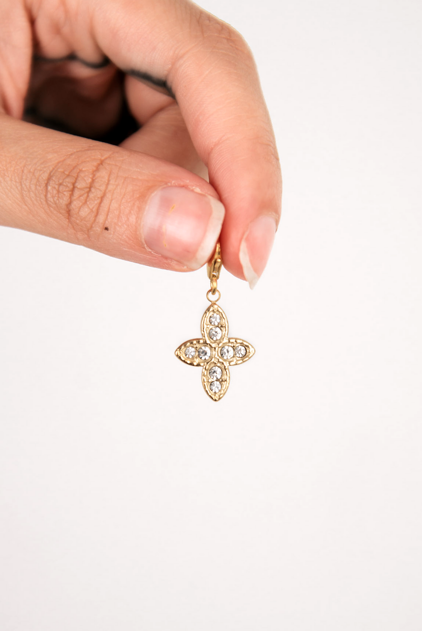 Charm Charms de oro Joyería Charms con piedras Charms en tendencia Charms dorados Charms de Pandora Cartier Bimba y Lola Tiffany & Co Unode50 Regalo Joyero dorado Bylia jewels bylia logo ale y ole logo aleyole jewelry pd paola pdpaola jewelry creu handmade creu shop lua complementos luamesquet dosases mariadosases singularu lavani jewels lavani.jewels trium triumjewelry pardobymireiapardo pardo
