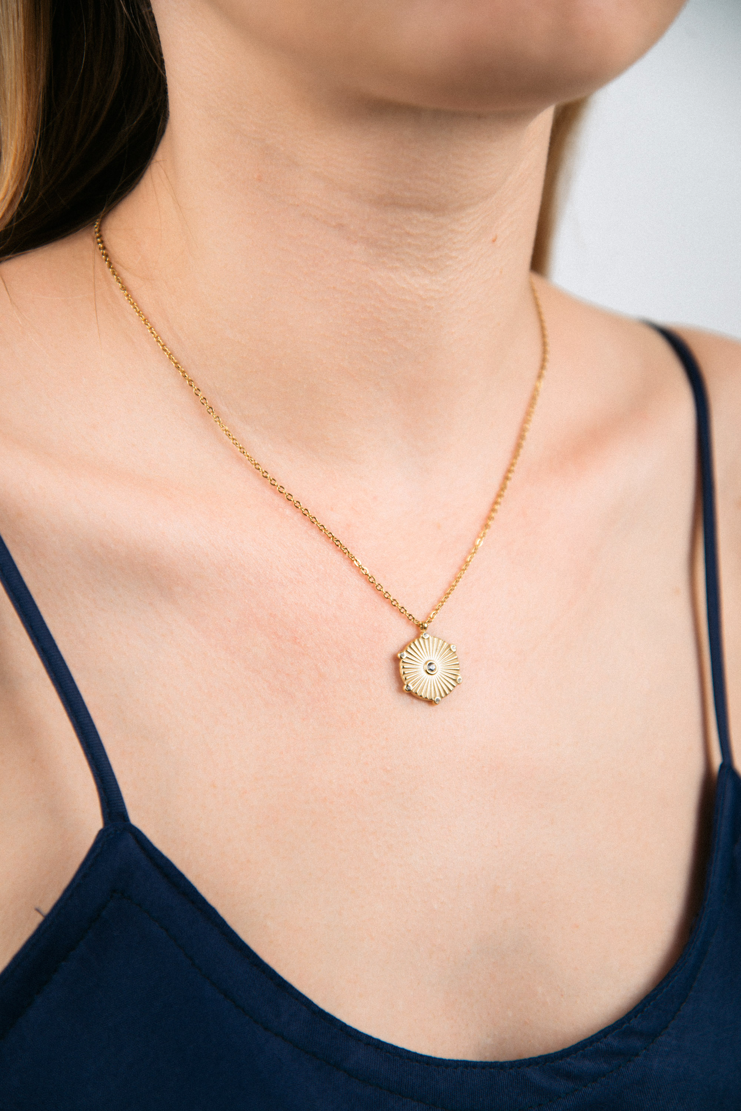 Collares de oro Colgantes de oro Estreno Cartier Bimba y Lola Tiffany & Co Unode50 Regalo Joyero dorado BVLGARI Pandora La Manso Tendencia Joyas verano 2022 Bylia jewels bylia logo ale y ole logo aleyole jewelry pd paola pdpaola jewelry creu handmade creu shop lua complementos luamesquet dosases mariadosases singularu lavani jewels lavani.jewels trium triumjewelry pardobymireiapardo pardo