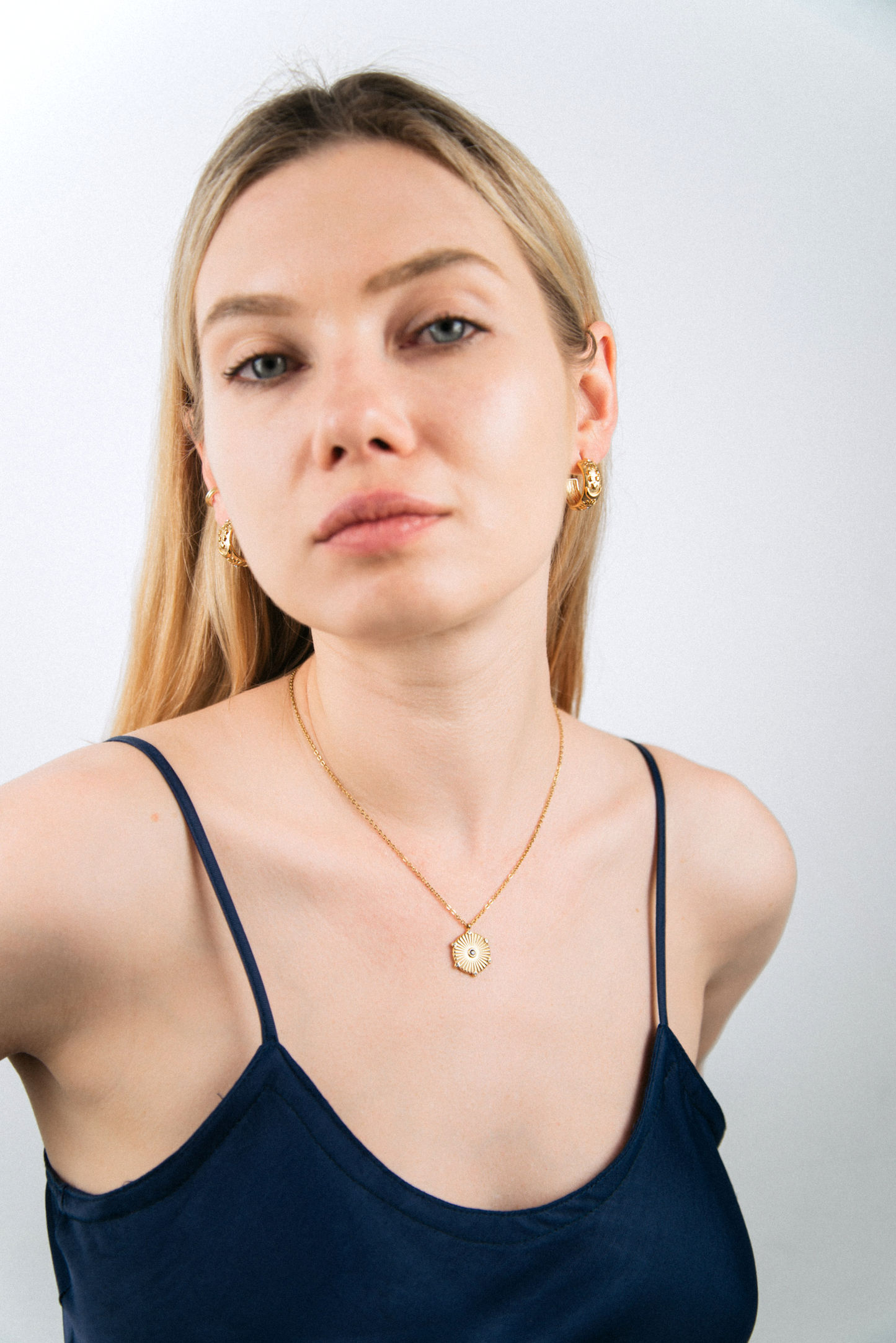 Collares de oro Colgantes de oro Estreno Cartier Bimba y Lola Tiffany & Co Unode50 Regalo Joyero dorado BVLGARI Pandora La Manso Tendencia Joyas verano 2022 Bylia jewels bylia logo ale y ole logo aleyole jewelry pd paola pdpaola jewelry creu handmade creu shop lua complementos luamesquet dosases mariadosases singularu lavani jewels lavani.jewels trium triumjewelry pardobymireiapardo pardo