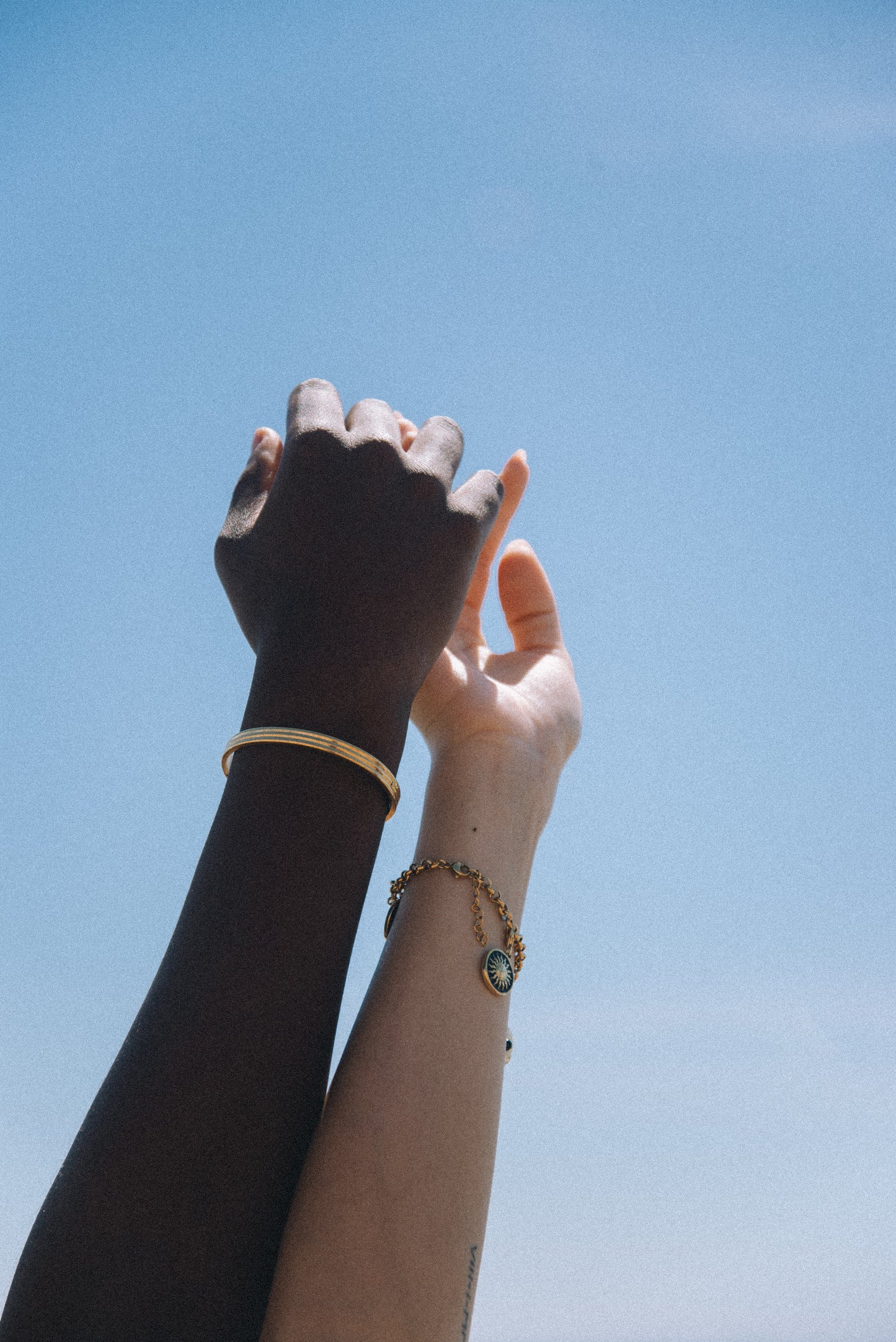 La Manso Tendencia Joyas verano 2022 Tendencias para el verano Tendencias 2022 Pulseras de oro chapadas en oro 21k Pulseras de oro resistentes al agua San Saru Sansarushop Tendencias Vogue 2022 Tendencias estilo 2022 tendencias moda verano 2022 Bylia jewels bylia logo ale y ole logo aleyole jewelry pd paola pdpaola jewelry creu handmade creu shop lua complementos luamesquet dosases mariadosases singularu lavani jewels lavani.jewels trium triumjewelry pardobymireiapardo pardo