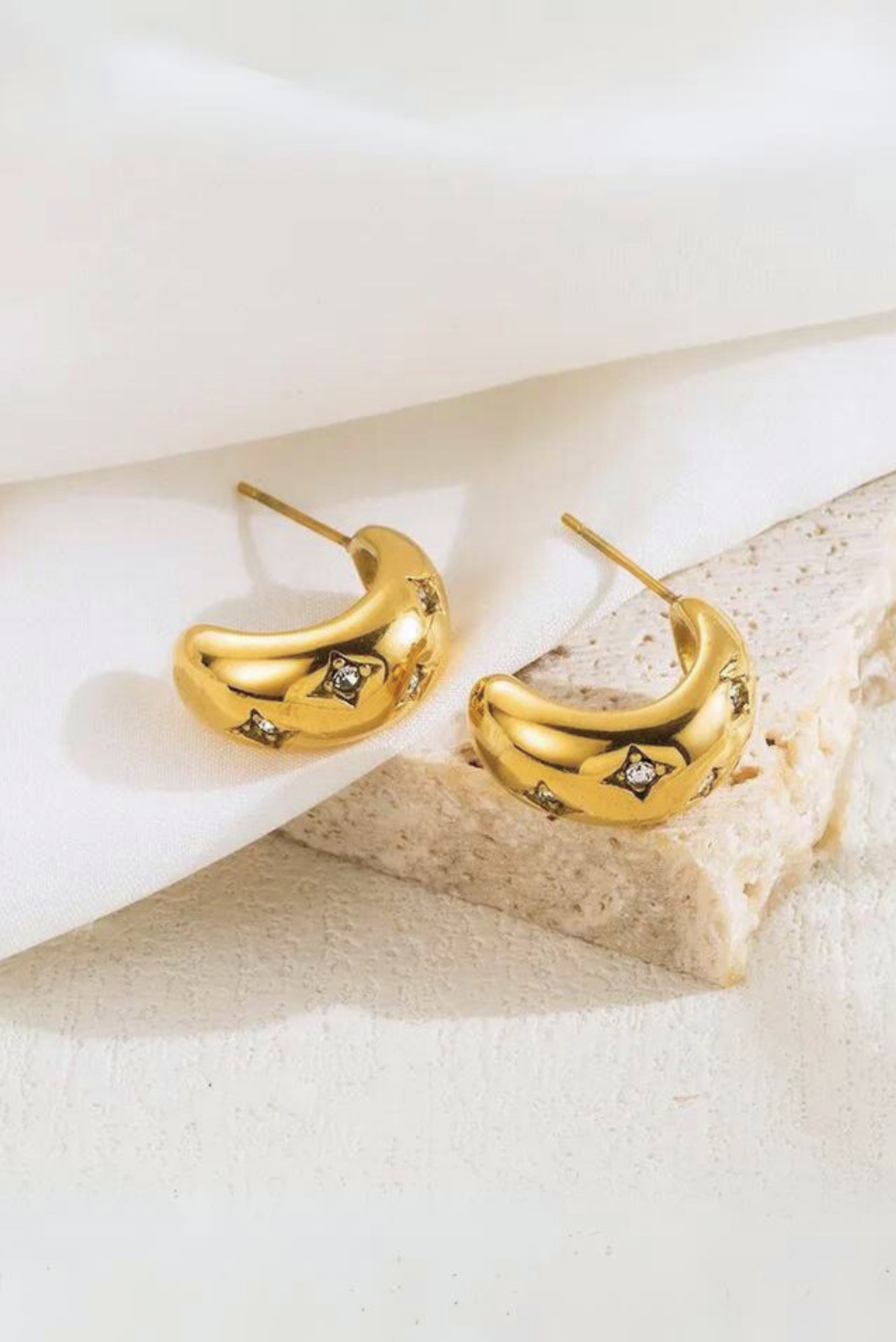 Pendientes de oro Le Petite marie.joyeria Marea joyas Vacier Jewelry Javier bilbao joyas joyas darwin cxc joyas lisla joyas mestiza joyas joyería suarez el corte inglés rebajas Pandora La Manso Arenaroja arena roja Tendencias estilo tendencias moda Bylia jewels bylia logo ale y ole logo aleyole jewelry pd paola pdpaola jewelry creu handmade creu shop lua complementos luamesquet dosases mariadosases singularu lavani jewels lavani.jewels trium triumjewelry pardobymireiapardo pardo