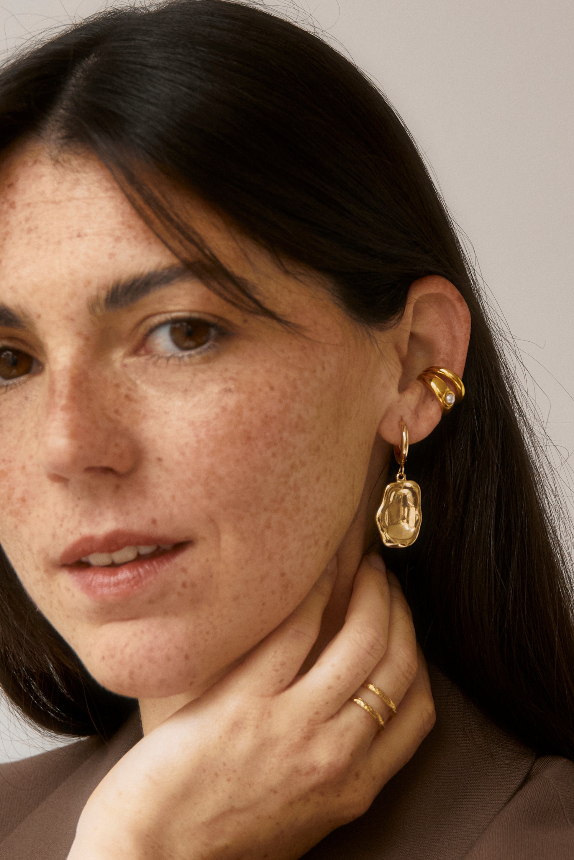 Pendientes oro pendientes acero inoxidable pendientes sin agujero earcuff ear cuff pendiente cartilago parfois joyeria suarez pendientes corte ingles corte ingles pdpaola pendientes pd paola aleyole ale y ole aristocrazy arena roja pendientes arenaroja singularu SINGULARU El corte ingles Apodemia bijou brigitte san saru sansarushop agatha paris tiffany CREU creushop vidal acus acuscomplementos mariadosases arena roja arena roja lepetitemarie piercing oreja