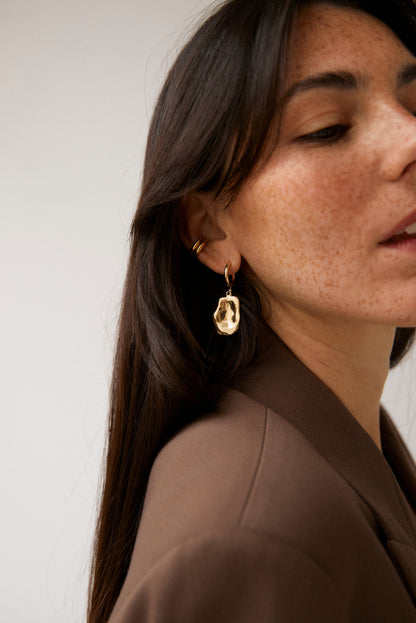 Pendientes oro pendientes dorados pendientes mujer pendientes grandes tous pandora pendiente para boda parfois pendiente elegante pendiente waterproof joyeria joyeria valencia joyeria suarez pendientes corte ingles corte ingles pdpaola pendientes pd paola aleyole ale y ole aristocrazy arena roja pendientes arenaroja singularu SINGULARU El corte ingles Apodemia bijou brigitte san saru sansarushop agatha paris tiffany CREU creushop vidal acus acuscomplementos mariadosases arena roja arena roja lepetitemarie