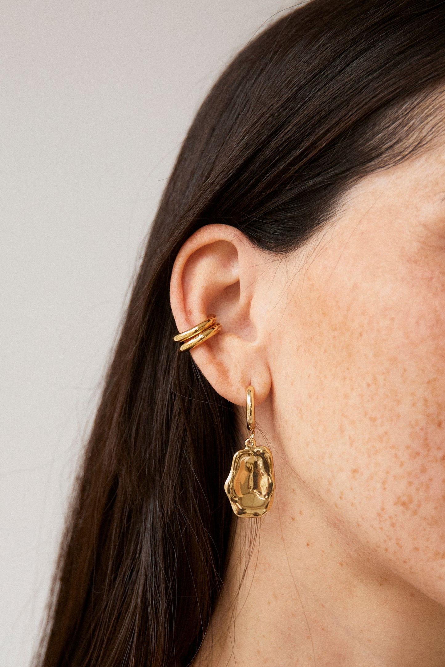 Pendientes oro pendientes acero inoxidable pendientes sin agujero ear cuff pendiente cartilago parfois joyeria suarez pendientes corte ingles corte ingles pdpaola pendientes pd paola aleyole ale y ole aristocrazy arena roja pendientes arenaroja singularu SINGULARU El corte ingles Apodemia bijou brigitte san saru sansarushop agatha paris tiffany CREU creushop vidal acus acuscomplementos mariadosases arena roja arena roja lepetitemarie piercing oreja