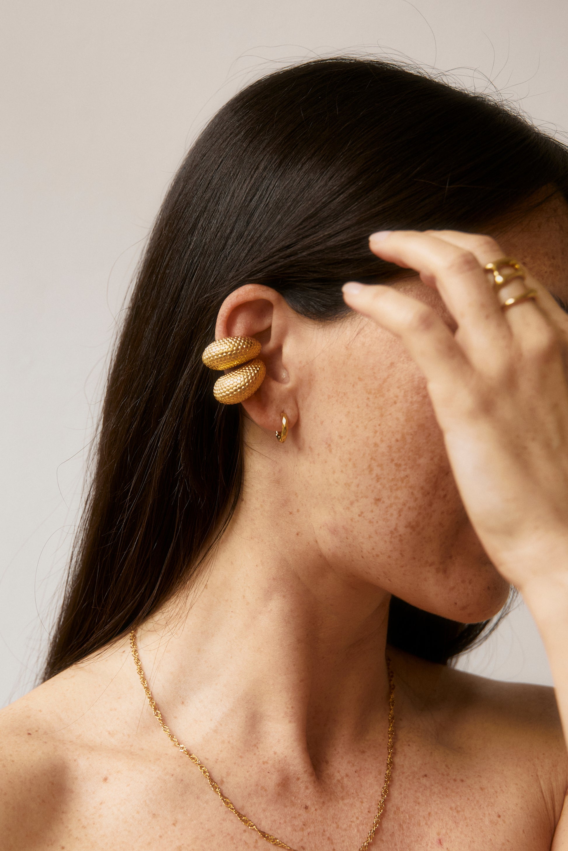Pendientes oro pendientes acero inoxidable pendientes sin agujero earcuff ear cuff pendiente cartilago parfois joyeria suarez pendientes corte ingles corte ingles pdpaola pendientes pd paola aleyole ale y ole aristocrazy arena roja pendientes arenaroja singularu SINGULARU El corte ingles Apodemia bijou brigitte san saru sansarushop agatha paris tiffany CREU creushop vidal acus acuscomplementos mariadosases arena roja arena roja lepetitemarie piercing oreja