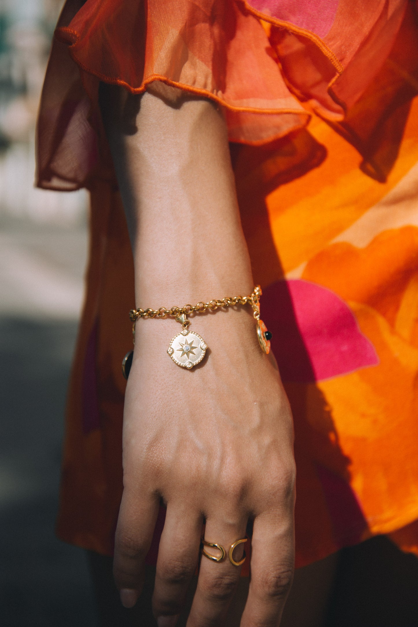 La Manso Tendencia Joyas invierno 2022 Tendencias para el invierno Tendencias 2022 Pulseras de oro chapadas en oro 21k Pulseras de oro resistentes al agua San Saru Sansarushop Tendencias Vogue 2023 Tendencias estilo 2023 tendencias moda 2023 Bylia jewels bylia logo ale y ole logo aleyole jewelry pd paola pdpaola jewelry creu handmade creu shop lua complementos luamesquet dosases mariadosases singularu lavani jewels lavani.jewels trium triumjewelry arenaroja pandora navidad regalo pardobymireiapardo pardo